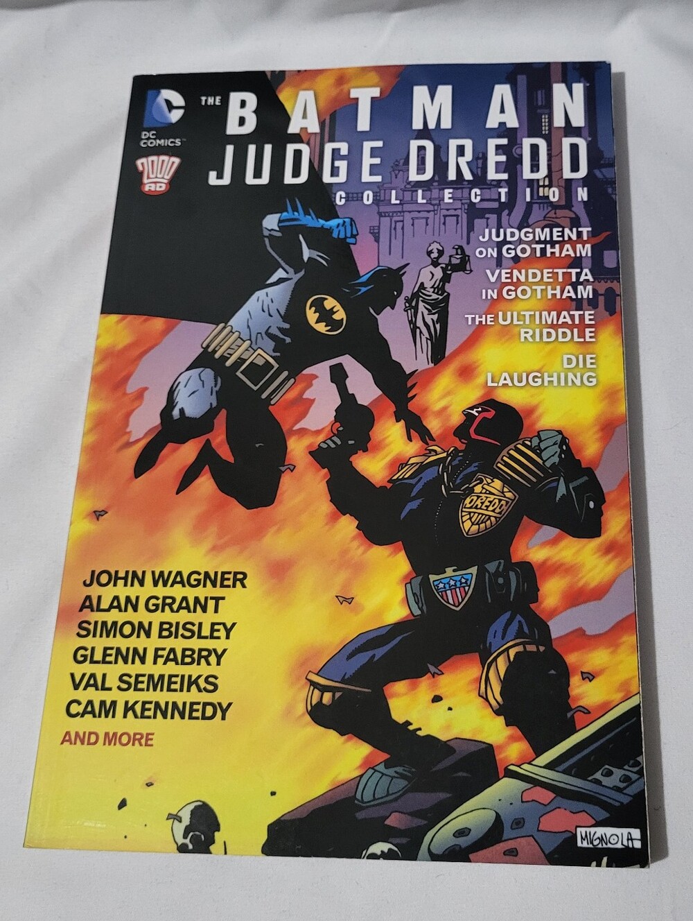 DC Comics Batman Judge Dredd Collection Paperback 1st Printing OFFERS WELCOME